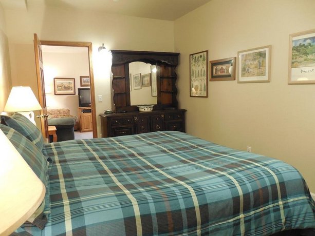 The Julian Inn