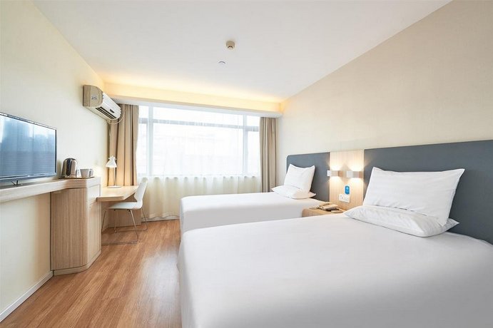 Hanting Express Wuhan Huangpi Panlong Town