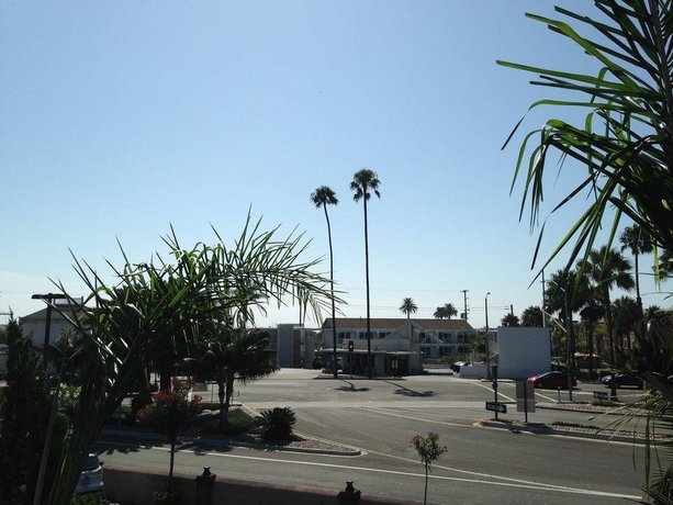 Super 8 by Wyndham Oceanside Downtown