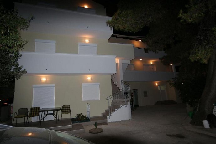 Bed & Breakfast Novalja Inn