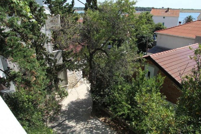 Bed & Breakfast Novalja Inn