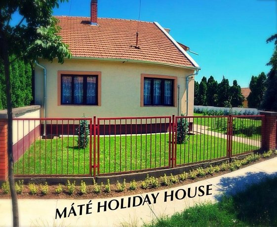 Mate Holiday Home