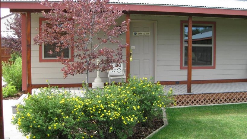 Pinedale's Cozy Cabins
