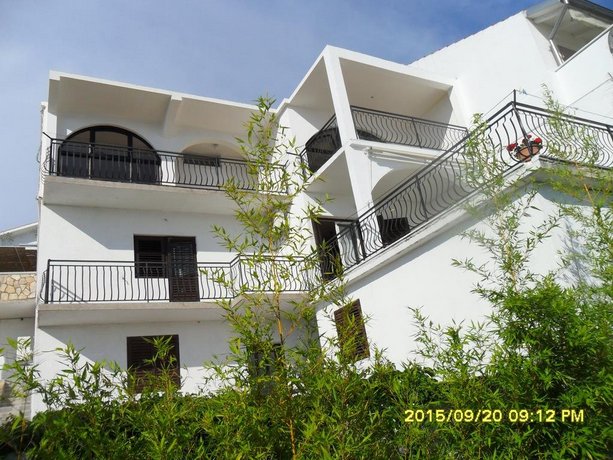 Apartments Maria Tisno