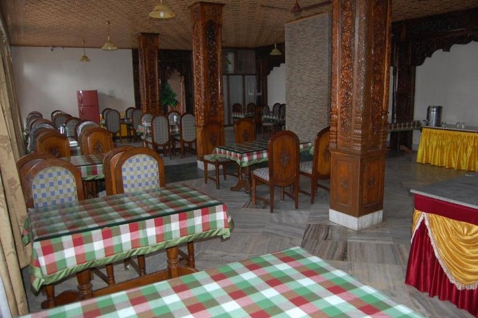 Hotel Duke at Dal Lake