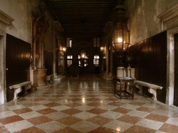 Luxurious Palazzo in Venice in the Rialto area with housekeeper/cook