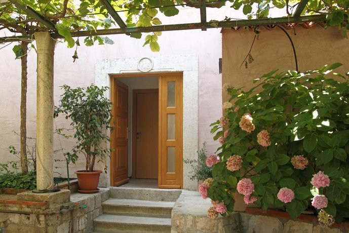 Hortenzia House