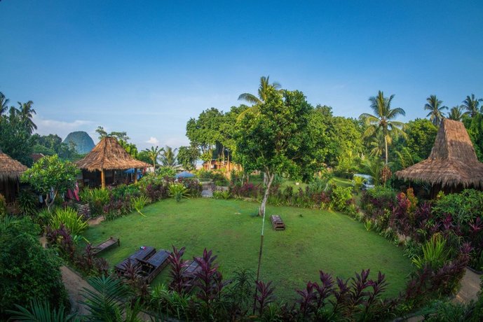Mojosurf Camp Red Island