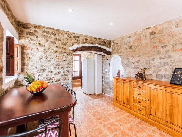 Stunning villa with private pool 10 mins from the beach