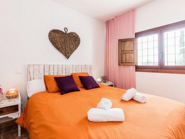 Stunning villa with private pool 10 mins from the beach