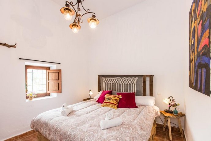 Stunning villa with private pool 10 mins from the beach