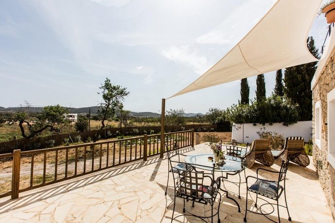 Stunning villa with private pool 10 mins from the beach