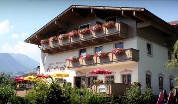 Hotel Edelweiss Fugen Hochfugen Skigebiet Austria thumbnail