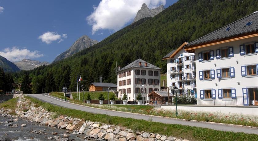 Dormio Resort Les Portes du Mont Blanc Domaine de Balme Ski Area France thumbnail
