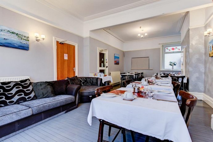 Rayners Hotel