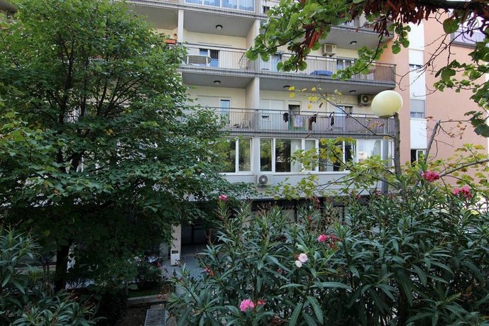 Apartment Happy Day