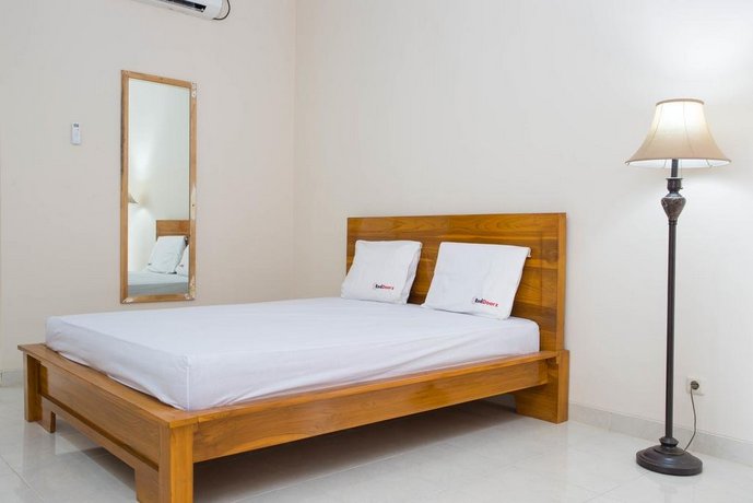 RedDoorz Plus near Cibubur Junction