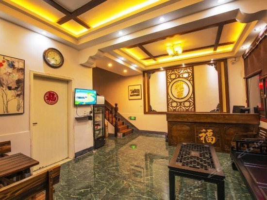 Fenghuang Yayuan Inn