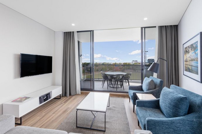 Meriton Suites Coward Street