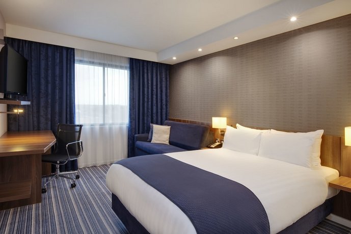 Holiday Inn Express London Heathrow T5