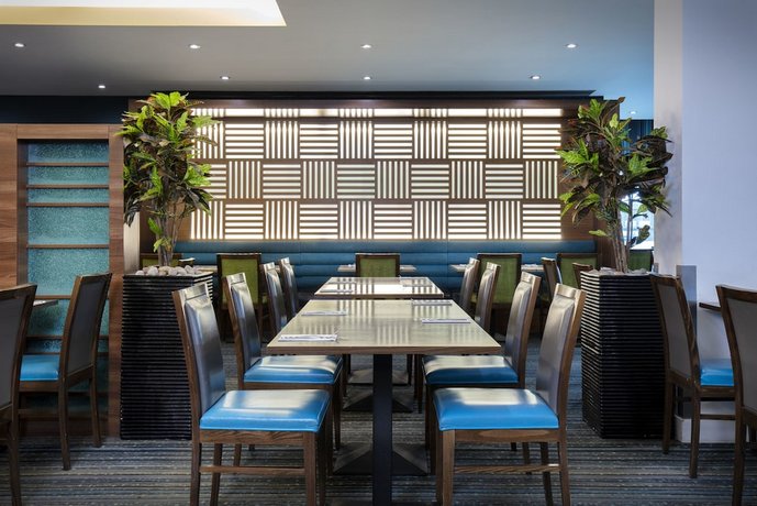 Holiday Inn Express London Heathrow T5