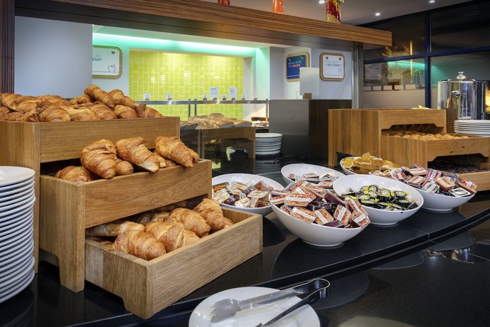 Holiday Inn Express London Heathrow T5
