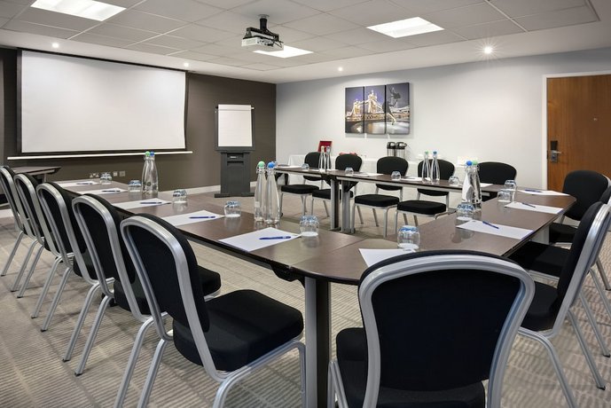 Holiday Inn Express London Heathrow T5