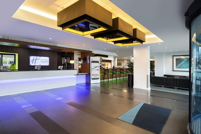 Holiday Inn Express London Heathrow T5