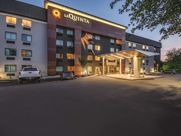 La Quinta Inn & Suites Hartford - Bradley Airport
