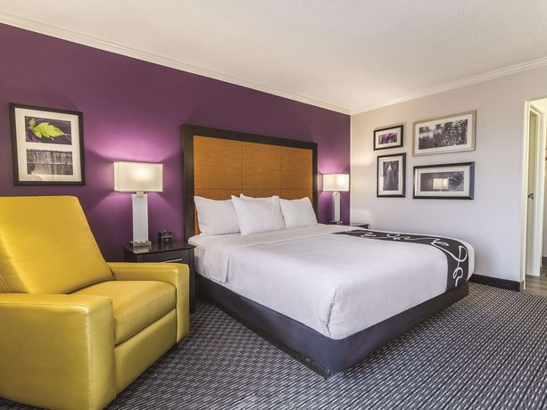 La Quinta Inn & Suites Cleveland - Airport North