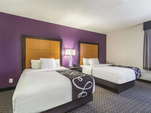 La Quinta Inn & Suites Cleveland - Airport North