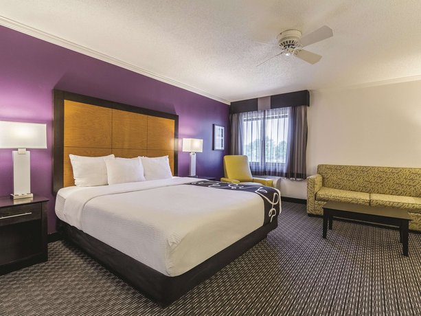 La Quinta Inn & Suites Cleveland - Airport North