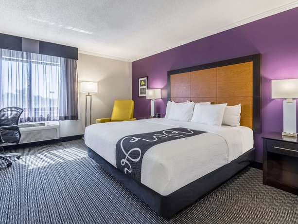 La Quinta Inn & Suites Cleveland - Airport North
