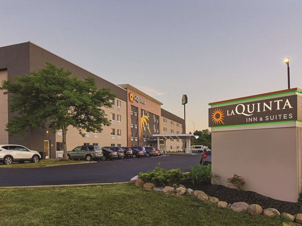 La Quinta Inn & Suites Cleveland - Airport North