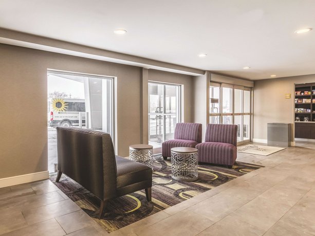 La Quinta Inn & Suites Cleveland - Airport North