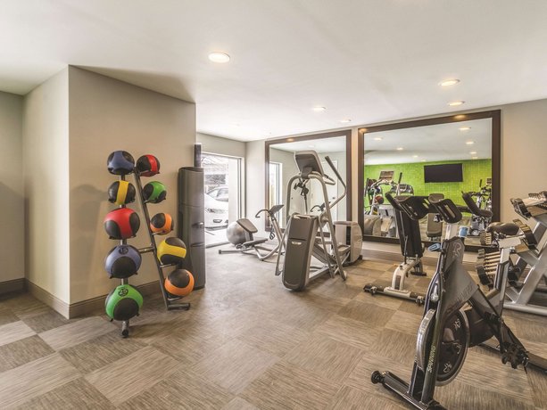 La Quinta Inn & Suites Cleveland - Airport North