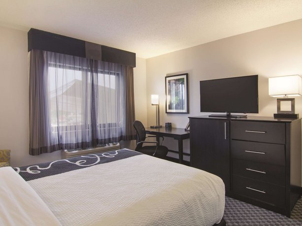 La Quinta Inn & Suites Cleveland - Airport North