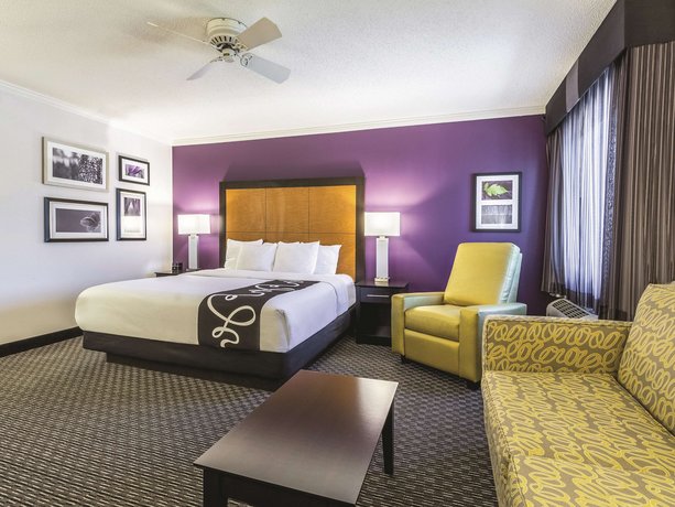 La Quinta Inn & Suites Cleveland - Airport North