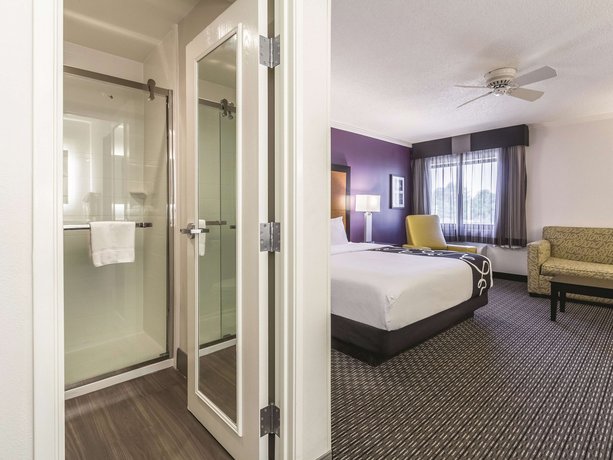 La Quinta Inn & Suites Cleveland - Airport North