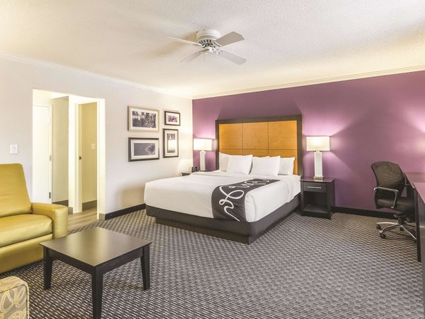 La Quinta Inn & Suites Cleveland - Airport North
