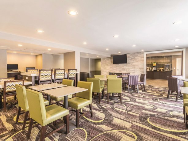 La Quinta Inn & Suites Cleveland - Airport North