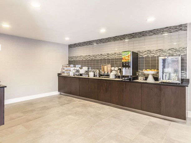 La Quinta Inn & Suites Cleveland - Airport North