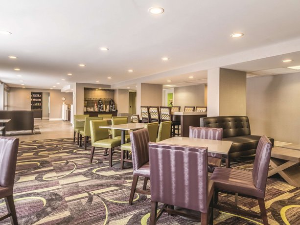 La Quinta Inn & Suites Cleveland - Airport North
