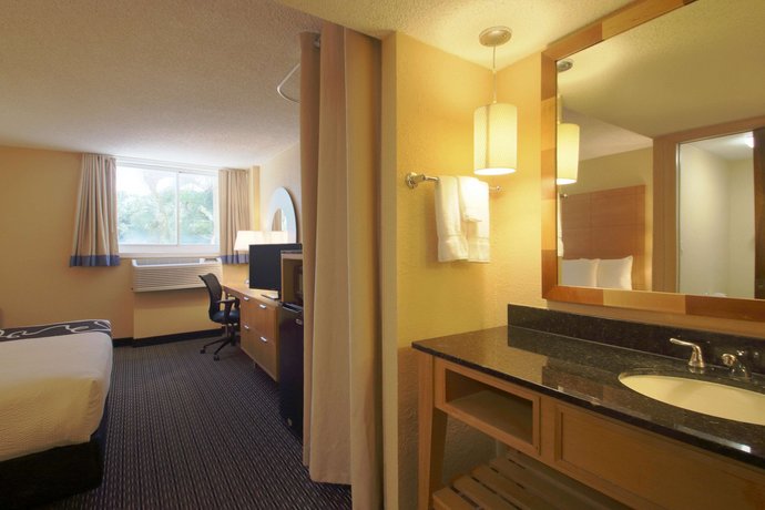 La Quinta Inn & Suites Deerfield Beach I-95