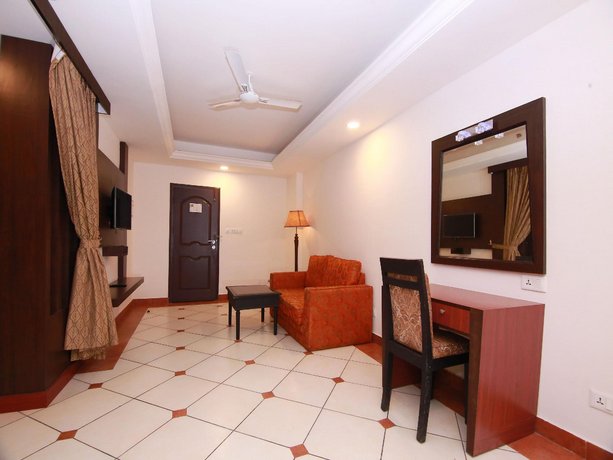 OYO 9954 Emarald Hotel
