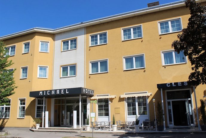 Hotel Michael Gerasdorf bei Wien Gerasdorf Railway Station Austria thumbnail