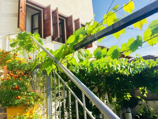 Denis Karalli Guest House