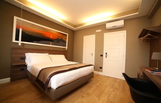7th Floor Suite