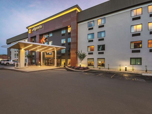 La Quinta Inn & Suites Hartford - Bradley Airport