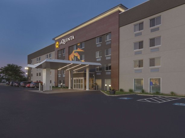 La Quinta Inn & Suites Cleveland - Airport North